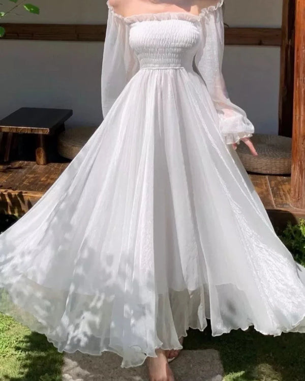 Robe blanche élégante avec manches longues