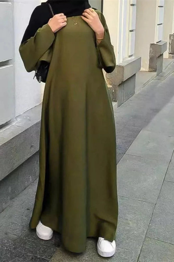 Abaya en satin doux avec manches évasées