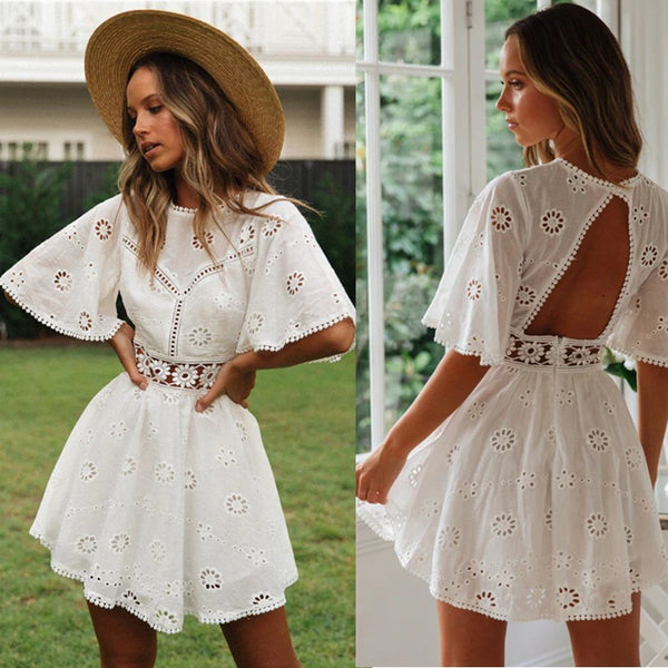 Robe blanche brodée en coton avec dos ouvert sexy